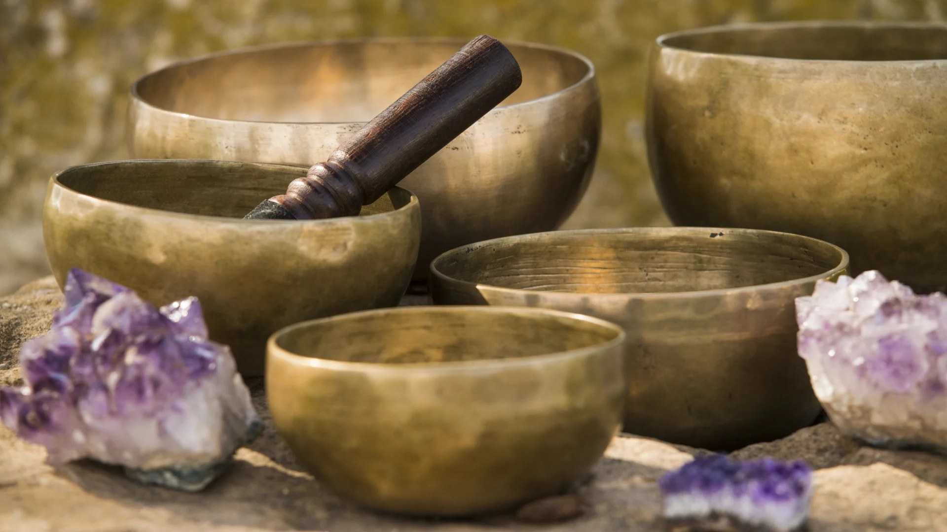 How to Cleanse Crystals with Sound: Methods, Frequencies and a Simple Ritual